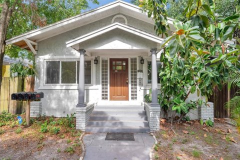 Casa en venta en Tampa, Florida, 4 dormitorios, 162.58 m2 № 1766168 - foto 1