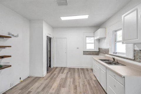 Casa en venta en Tampa, Florida, 4 dormitorios, 162.58 m2 № 1766168 - foto 28