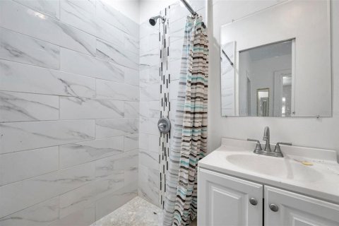 Casa en venta en Tampa, Florida, 4 dormitorios, 162.58 m2 № 1766168 - foto 12