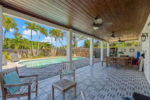 Villa ou maison à vendre à Miami, Floride: 5 chambres, 210.24 m2 № 1995705 - photo 5