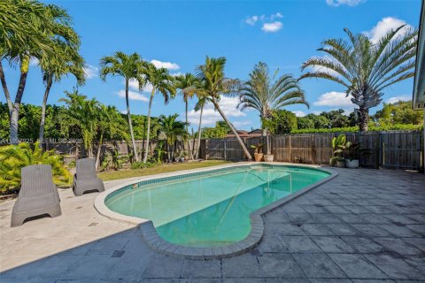 Villa ou maison à vendre à Miami, Floride: 5 chambres, 210.24 m2 № 1995705 - photo 10