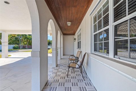 Villa ou maison à vendre à Miami, Floride: 5 chambres, 210.24 m2 № 1995705 - photo 30