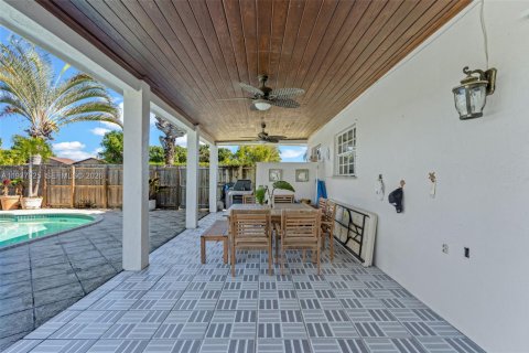 Villa ou maison à vendre à Miami, Floride: 5 chambres, 210.24 m2 № 1995705 - photo 6