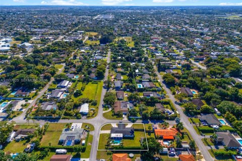 Villa ou maison à vendre à Miami, Floride: 5 chambres, 210.24 m2 № 1995705 - photo 23