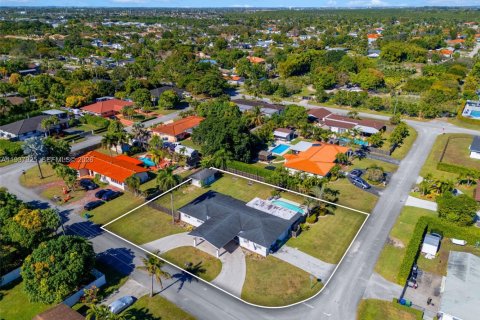 Villa ou maison à vendre à Miami, Floride: 5 chambres, 210.24 m2 № 1995705 - photo 21