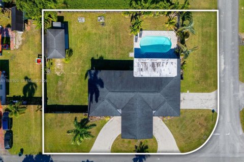 Villa ou maison à vendre à Miami, Floride: 5 chambres, 210.24 m2 № 1995705 - photo 19