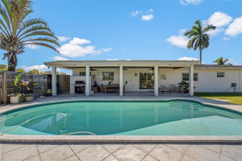 Villa ou maison à vendre à Miami, Floride: 5 chambres, 210.24 m2 № 1995705 - photo 12