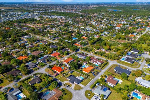 Villa ou maison à vendre à Miami, Floride: 5 chambres, 210.24 m2 № 1995705 - photo 25