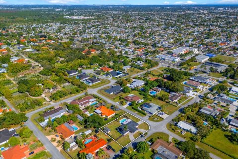 Villa ou maison à vendre à Miami, Floride: 5 chambres, 210.24 m2 № 1995705 - photo 27