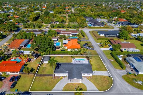 Villa ou maison à vendre à Miami, Floride: 5 chambres, 210.24 m2 № 1995705 - photo 20