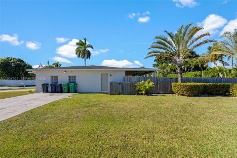 Villa ou maison à vendre à Miami, Floride: 5 chambres, 210.24 m2 № 1995705 - photo 28