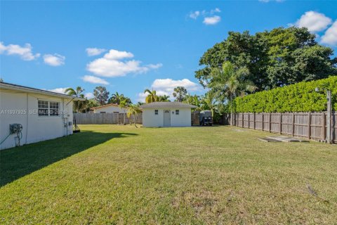 Villa ou maison à vendre à Miami, Floride: 5 chambres, 210.24 m2 № 1995705 - photo 14