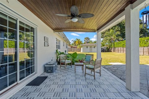 Villa ou maison à vendre à Miami, Floride: 5 chambres, 210.24 m2 № 1995705 - photo 8