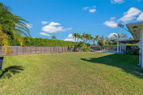 Villa ou maison à vendre à Miami, Floride: 5 chambres, 210.24 m2 № 1995705 - photo 16