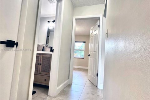 Villa ou maison à vendre à Miami, Floride: 3 chambres, 94.3 m2 № 1974837 - photo 16