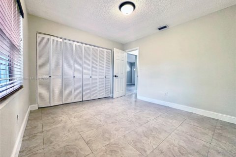 Villa ou maison à vendre à Miami, Floride: 3 chambres, 94.3 m2 № 1974837 - photo 17