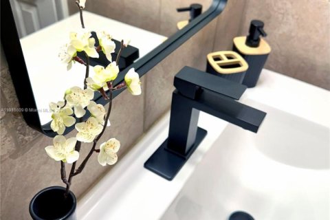 Villa ou maison à vendre à Miami, Floride: 3 chambres, 94.3 m2 № 1974837 - photo 19