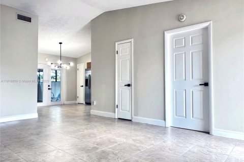 Villa ou maison à vendre à Miami, Floride: 3 chambres, 94.3 m2 № 1974837 - photo 8