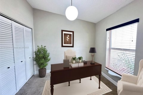 Villa ou maison à vendre à Miami, Floride: 3 chambres, 94.3 m2 № 1974837 - photo 12