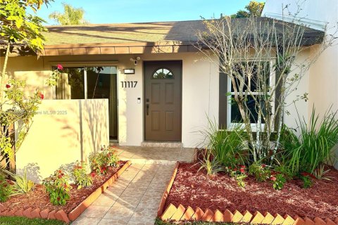 Villa ou maison à vendre à Miami, Floride: 3 chambres, 94.3 m2 № 1974837 - photo 1