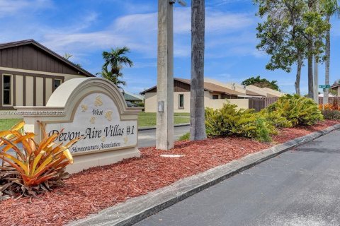 Villa ou maison à vendre à Miami, Floride: 3 chambres, 94.3 m2 № 1974837 - photo 2