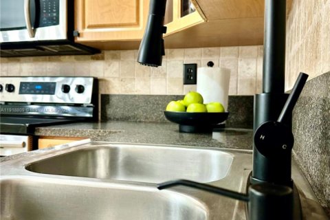 Villa ou maison à vendre à Miami, Floride: 3 chambres, 94.3 m2 № 1974837 - photo 13