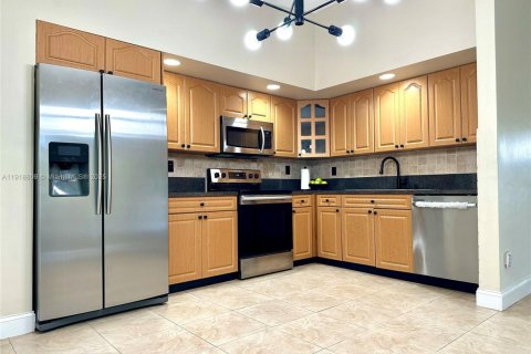 Villa ou maison à vendre à Miami, Floride: 3 chambres, 94.3 m2 № 1974837 - photo 14