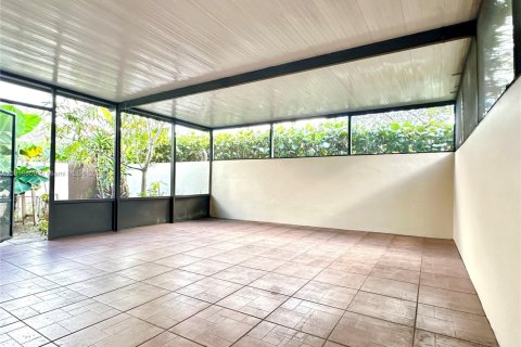 Villa ou maison à vendre à Miami, Floride: 3 chambres, 94.3 m2 № 1974837 - photo 24