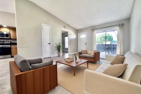 Villa ou maison à vendre à Miami, Floride: 3 chambres, 94.3 m2 № 1974837 - photo 10