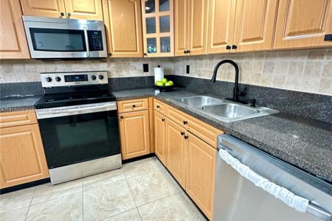 Villa ou maison à vendre à Miami, Floride: 3 chambres, 94.3 m2 № 1974837 - photo 15