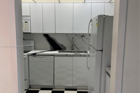 Condo in Palm Beach, Florida, 1 bedroom  № 1761664 - photo 2