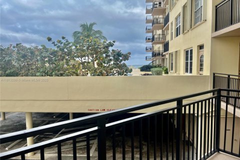 Condo in Palm Beach, Florida, 1 bedroom  № 1761664 - photo 28