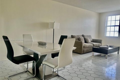 Condo in Palm Beach, Florida, 1 bedroom  № 1761664 - photo 16