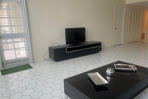 Condo in Palm Beach, Florida, 1 bedroom  № 1761664 - photo 18