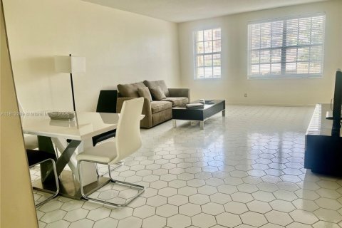 Condo in Palm Beach, Florida, 1 bedroom  № 1761664 - photo 15