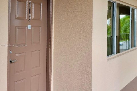 Condo in Pembroke Pines, Florida, 2 bedrooms  № 2002813 - photo 20