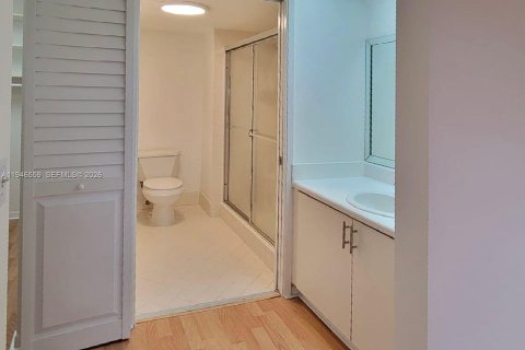 Condo in Pembroke Pines, Florida, 2 bedrooms  № 2002813 - photo 17