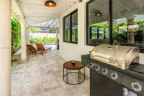 House in Miami, Florida 3 bedrooms, 167.04 sq.m. № 1890831 - photo 27