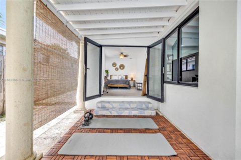 House in Miami, Florida 3 bedrooms, 167.04 sq.m. № 1890831 - photo 26