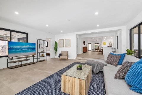 House in Miami, Florida 3 bedrooms, 167.04 sq.m. № 1890831 - photo 15