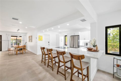 House in Miami, Florida 3 bedrooms, 167.04 sq.m. № 1890831 - photo 8