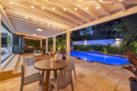 House in Miami, Florida 3 bedrooms, 167.04 sq.m. № 1890831 - photo 29