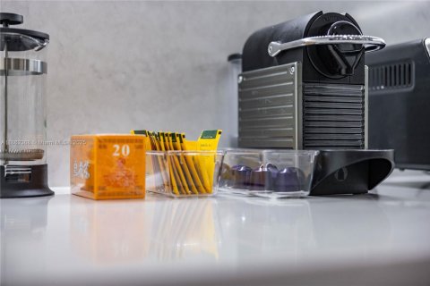 House in Miami, Florida 3 bedrooms, 167.04 sq.m. № 1890831 - photo 9