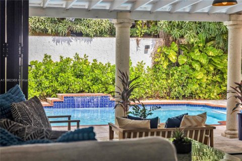 House in Miami, Florida 3 bedrooms, 167.04 sq.m. № 1890831 - photo 3