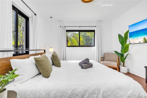 House in Miami, Florida 3 bedrooms, 167.04 sq.m. № 1890831 - photo 16