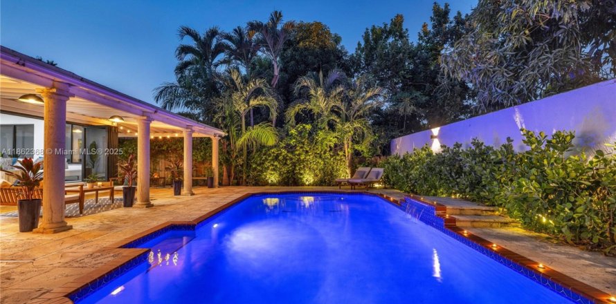 Villa ou maison à Miami, Floride 3 chambres, 167.04 m2 № 1890831