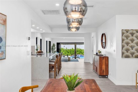 House in Miami, Florida 3 bedrooms, 167.04 sq.m. № 1890831 - photo 7