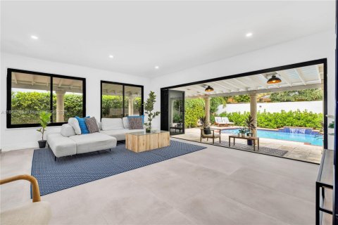 House in Miami, Florida 3 bedrooms, 167.04 sq.m. № 1890831 - photo 11