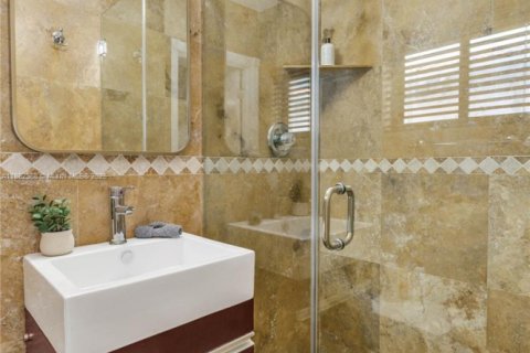 House in Miami, Florida 3 bedrooms, 167.04 sq.m. № 1890831 - photo 25