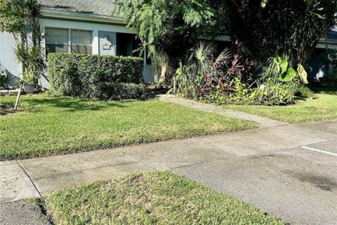 House in Safety Harbor, Florida 2 bedrooms, 87.24 sq.m. № 1895170 - photo 1